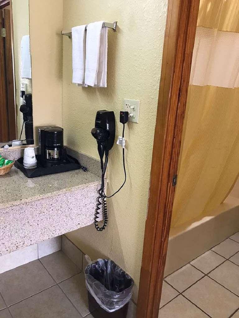 Americas Best Value Inn-Indianola Quarto foto